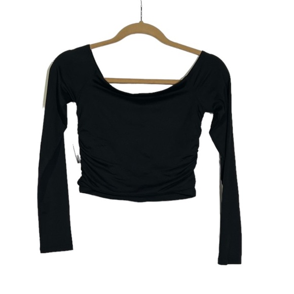 NWT Hollister Cropped Tee Black Size Small Double Lined Running Gym - Picture 2 of 5